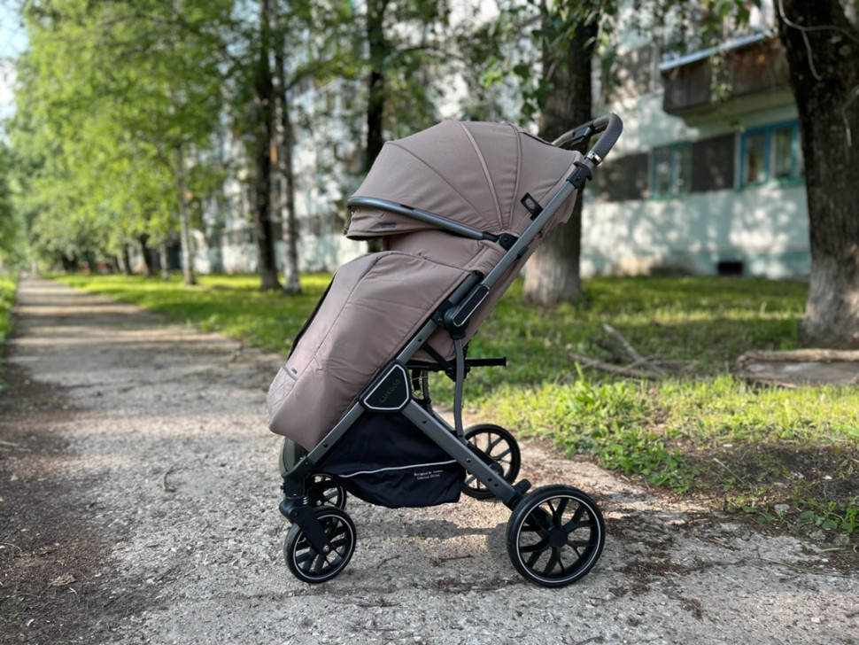 Коляска прогулочная Luxmom A81