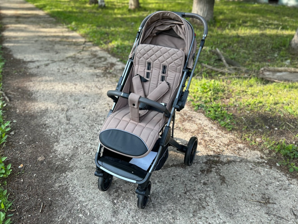 Коляска прогулочная Luxmom A81