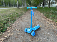 Самокат голубой, в коробке