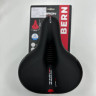 Седло велосипедное комфортное COMIRON BERN N669A 255x210, Технологии: ED, Эластомер, Верх: PU с пресс. принтом, Цвет: Чёрный+Красный /уп 20/