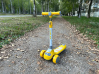 Самокат трехколесный, желтый